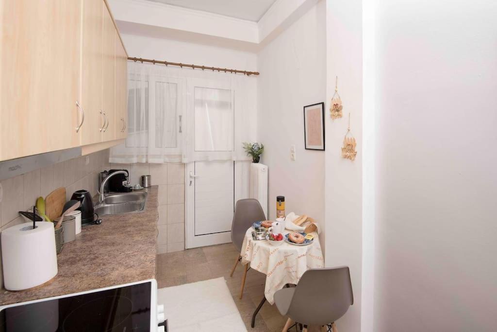Lovely,Central, Spacious 2-Bedrooms Apartment Piræus Eksteriør billede