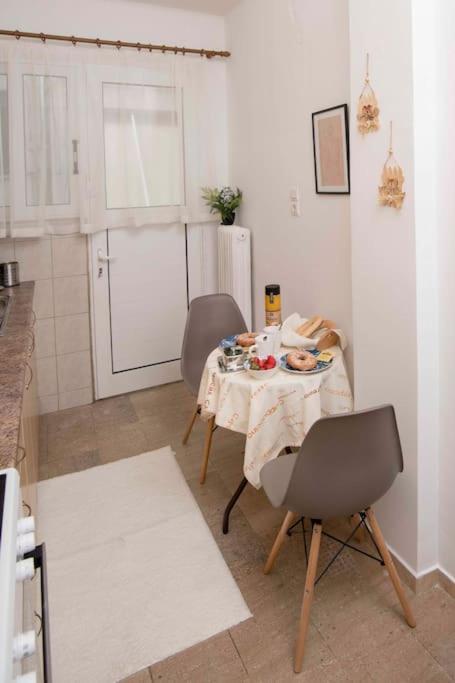 Lovely,Central, Spacious 2-Bedrooms Apartment Piræus Eksteriør billede