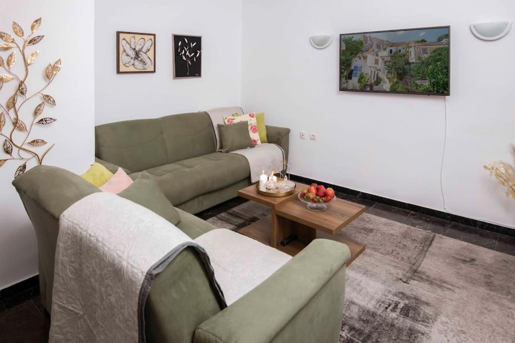Lovely,Central, Spacious 2-Bedrooms Apartment Piræus Eksteriør billede